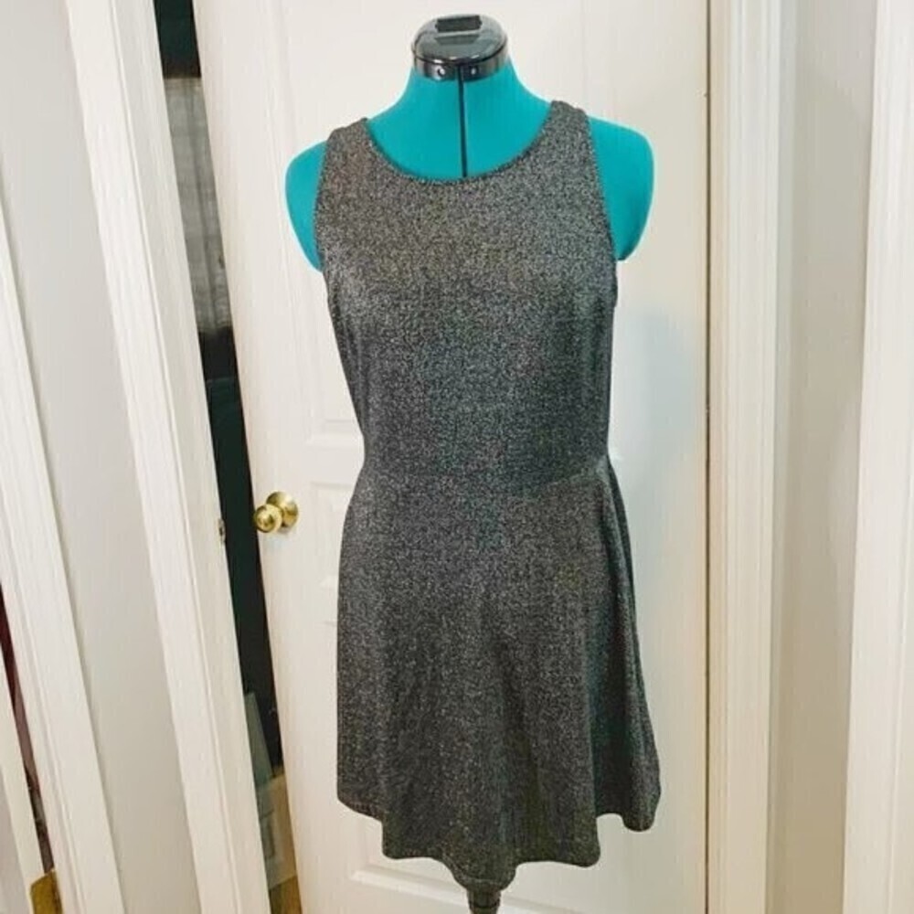 H&M NWT Fit and Flare Shimmer Lightweight Sleeveless Unlined V Neck Dress